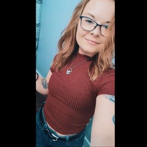 Meet your Posher, Demie